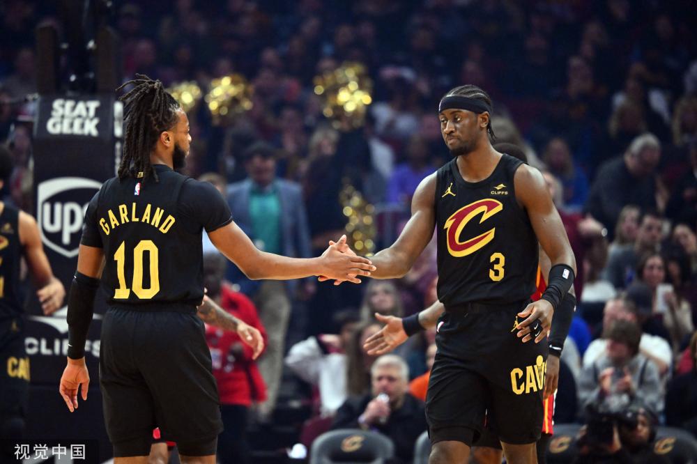 众人的目光 众人的目光