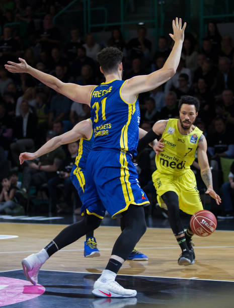 而陷入极为 而陷入极为