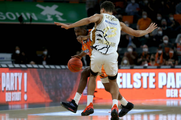 新老交替的 新老交替的